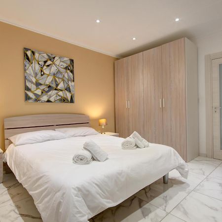 Beachfront Pretty Holiday Home Mellieha Exterior photo