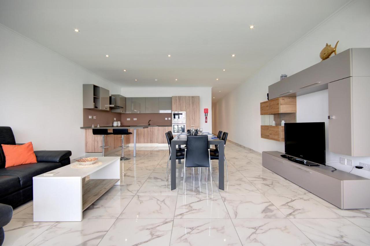 Beachfront Pretty Holiday Home Mellieha Exterior photo