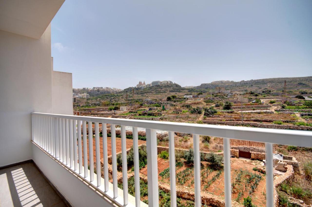 Beachfront Pretty Holiday Home Mellieha Exterior photo